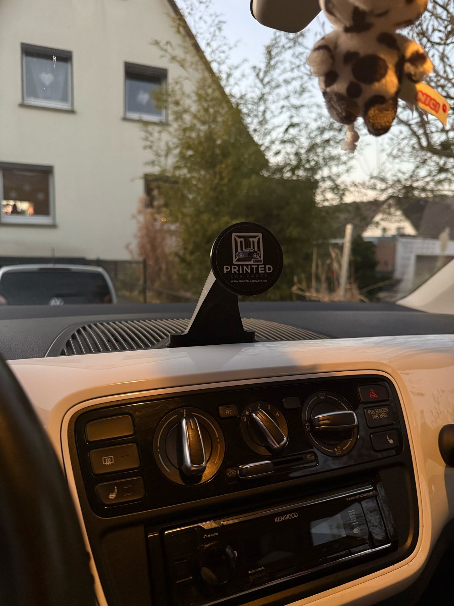 MagSafe Handyhalterung für VW UP, Seat Mii & Skoda Citigo – Sicherer Halt & Kabelloses Laden während der Fahrt